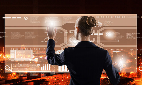 创新技术女商人触摸媒体屏幕图标的后视镜背景图片