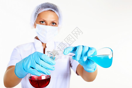 化学实验室的轻女科学家图片