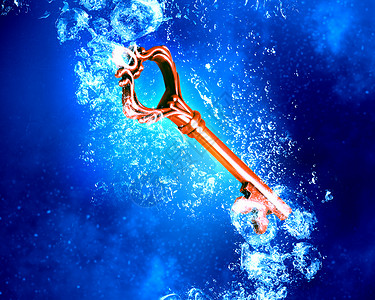 钥匙水下钥匙沉入清澈的蓝色水晶水中图片