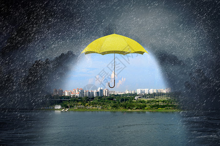 水盾天空中的彩色雨伞图像与彩色伞天空下雨背景