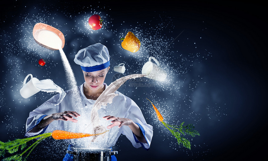 她厨师的魔术师漂亮的女人用帽子围裙饭,手里着锅图片