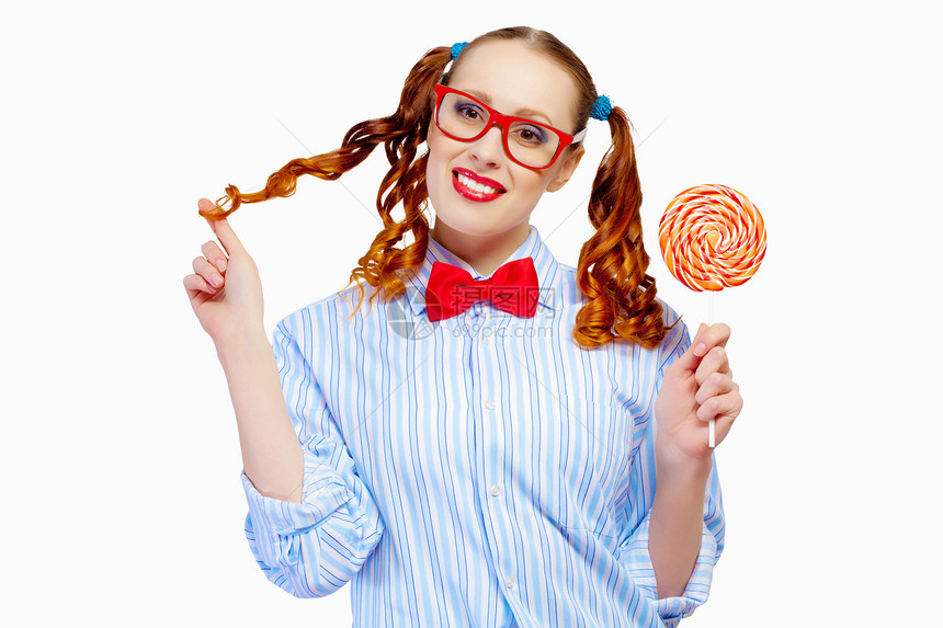 轻的女人着糖果戴着红眼镜糖果的轻滑稽女人的形象图片