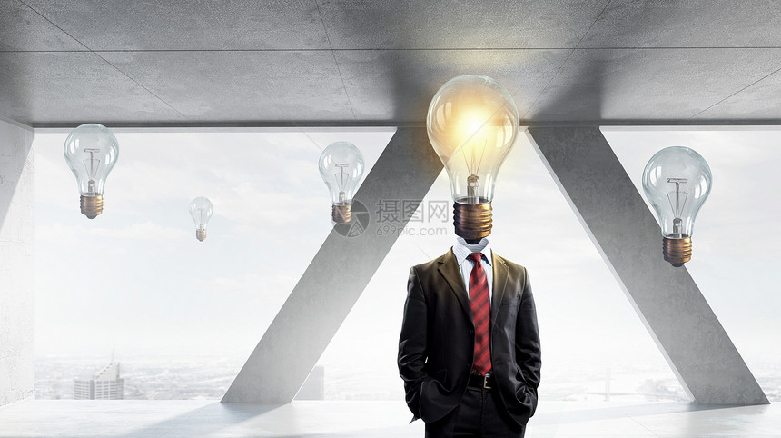 头脑聪明的人商人用灯泡代替头部呈现理念图片