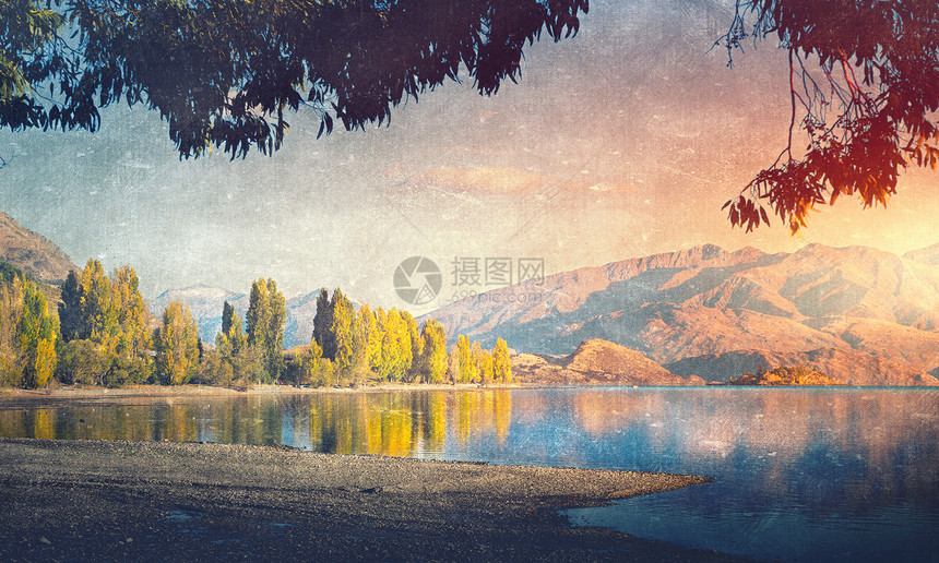 格伦奇风格的兰斯卡普山湖森林的自然美丽景观图片