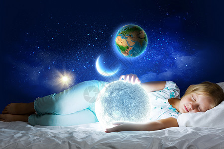 晚安女孩躺床上,手里着月亮这幅图像的元素由美国宇航局提供的图片