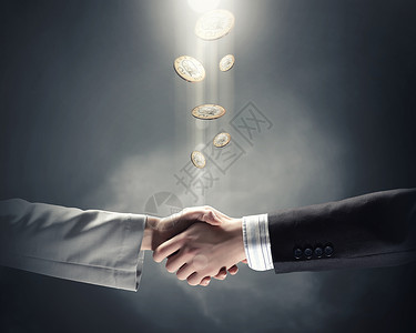 商务握手商业伙伴硬币后台的握手图片