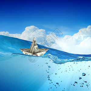 纸船纸船漂浮水上图片