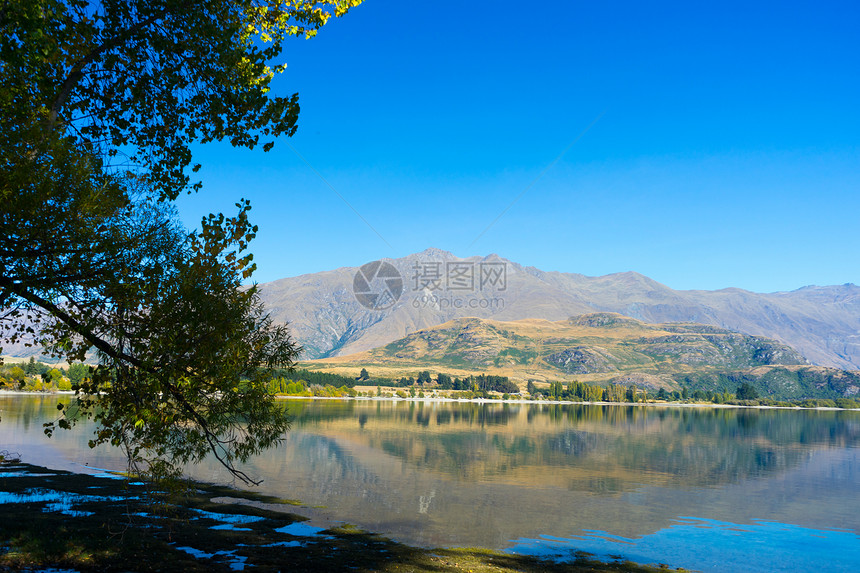 风景如画新西兰阿尔卑斯山湖泊的自然景观图片