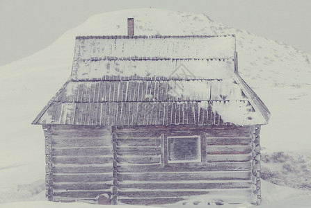 冬天山里的木制小屋Instagram过滤器图片