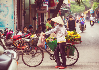 卖自行车越南街头小贩背景