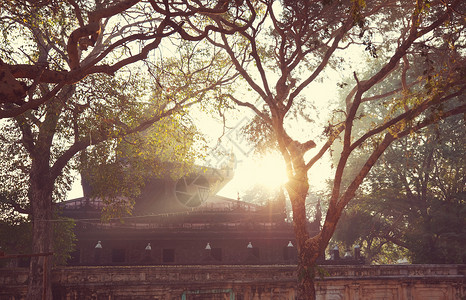缅甸佛教寺庙屋顶图片