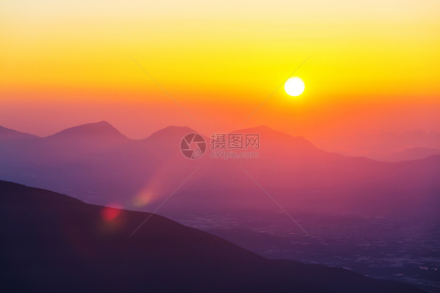 土耳其山脉美丽的自然景观荔枝路徒步旅行者中很名图片