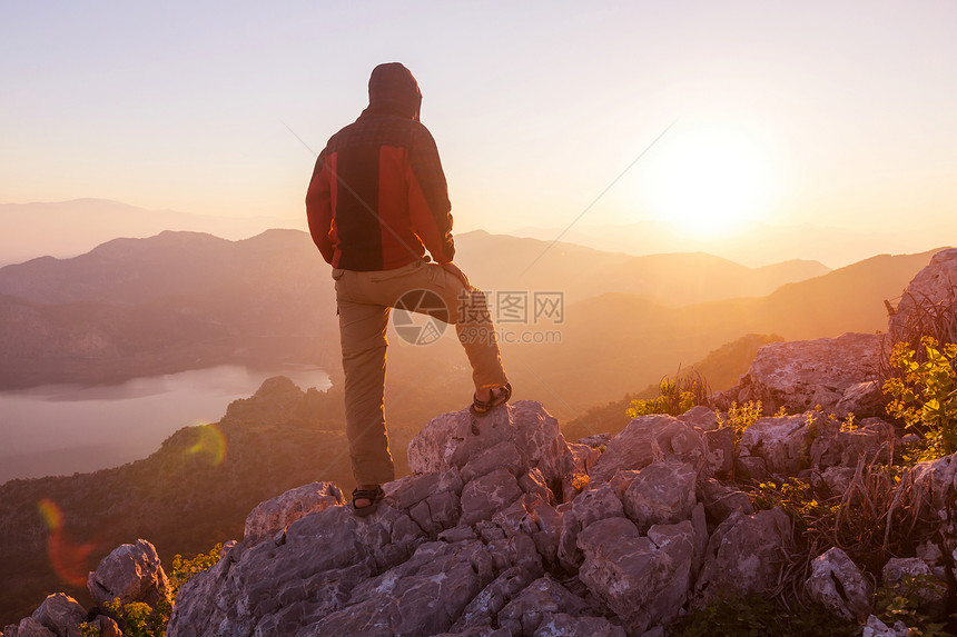 土耳其著名的荔枝徒步旅行背包客小径上图片