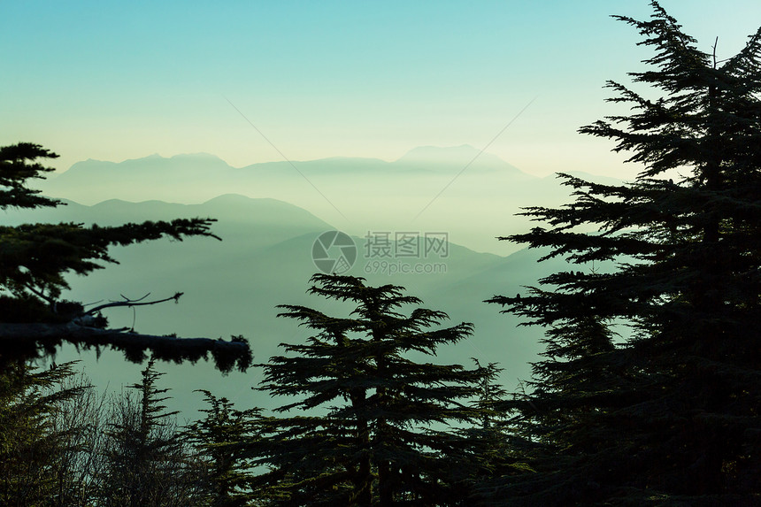 土耳其山脉美丽的自然景观荔枝路徒步旅行者中很名图片