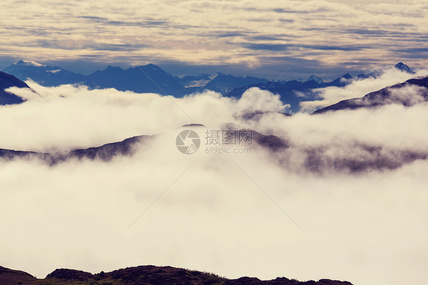 夏天阿拉斯加风景如画的山脉积雪覆盖的地块,冰川岩石峰图片