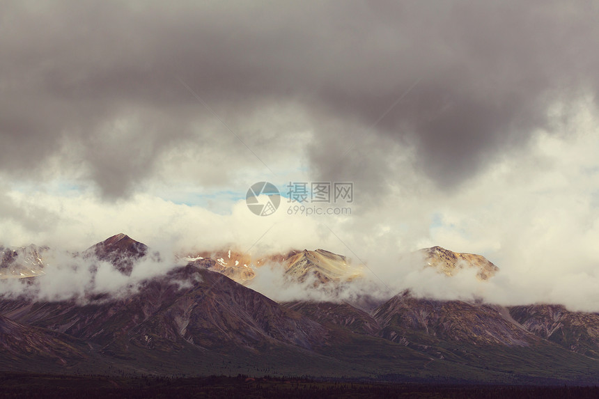 夏季加大落基山脉风景如画的山景图片