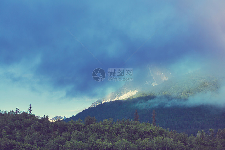 夏季加大落基山脉风景如画的山景图片