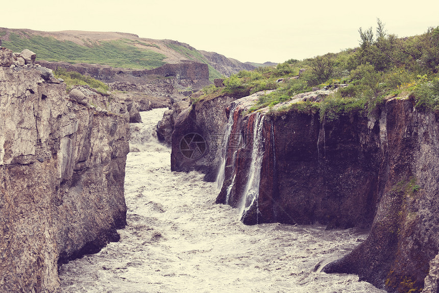 冰岛强大的河流图片