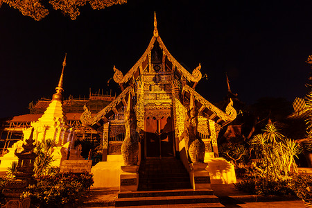 泰国北部清迈的夜景佛教寺庙图片