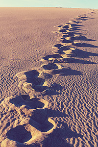 足迹沙子上的脚印背景图片