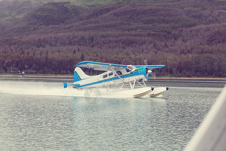 浮筒阿拉斯加的水上飞机夏天的季节背景