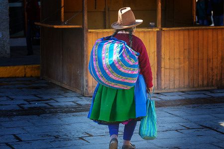 秘鲁人城市街道高清图片