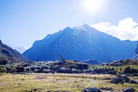 美丽的山脉景观科迪勒拉胡亚瓦什,秘鲁,南美洲背景图片