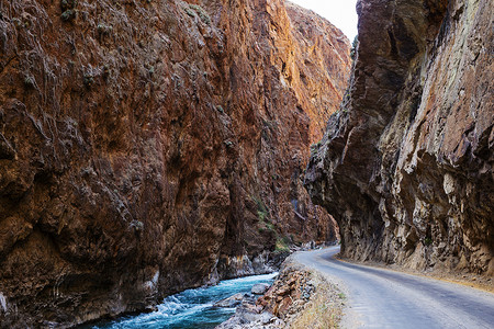 秘鲁峡谷的道路高清图片