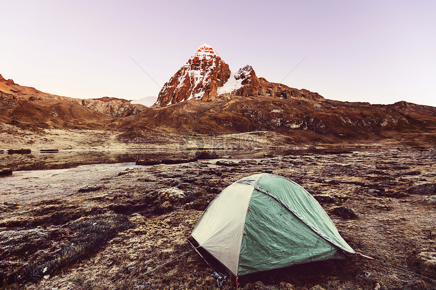 山里的帐篷图片