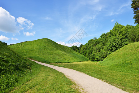 天空,云彩田野夏天的风景图片