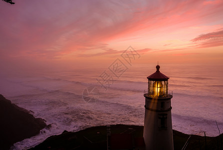 海塞塔头灯塔日落,太平洋海岸,建于12,俄勒冈州,美国图片