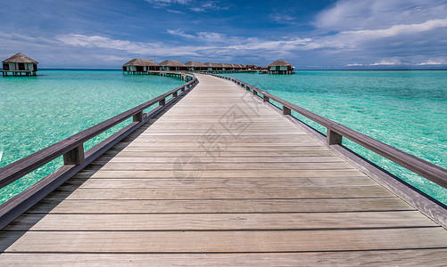 美丽的海滩水平房马尔代夫高清图片
