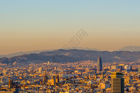 巴塞罗那城市景观日落俯瞰巴塞罗那城市景观日落俯瞰蒙特居伊图片