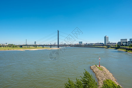 杜塞尔多夫城市景观与桥梁莱茵河杜塞尔多夫城市景观与桥梁莱茵河前图片