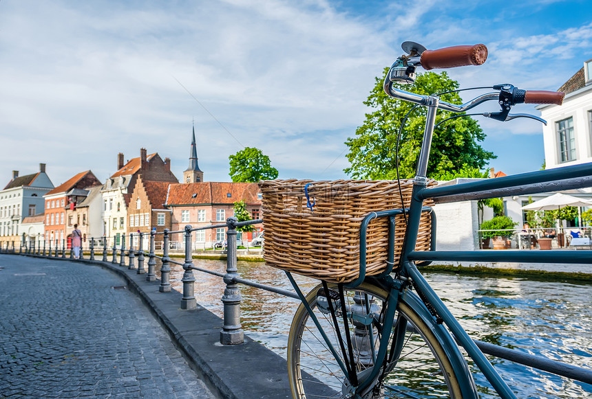 布鲁日布鲁日城市景观与自行车,法兰德斯,比利时图片