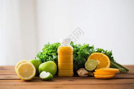 健康饮食,食物,饮食素食瓶与橙汁,水果蔬菜木制桌子上图片