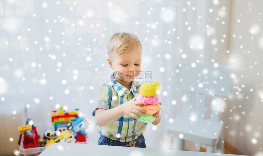 童,创造力,艺术,活动人的快乐的小男孩家里玩球粘土雪上图片