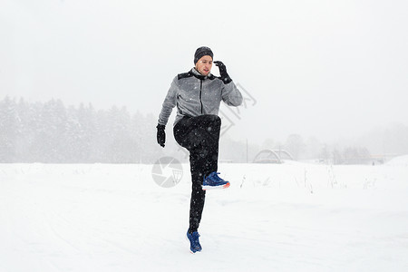 健身,运动,人,锻炼健康的生活方式轻人冬天户外锻炼热身图片