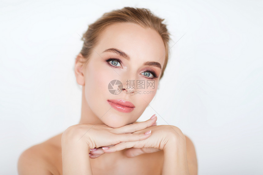 美丽,人身体护理的美丽的轻女人的脸手白色的背景图片