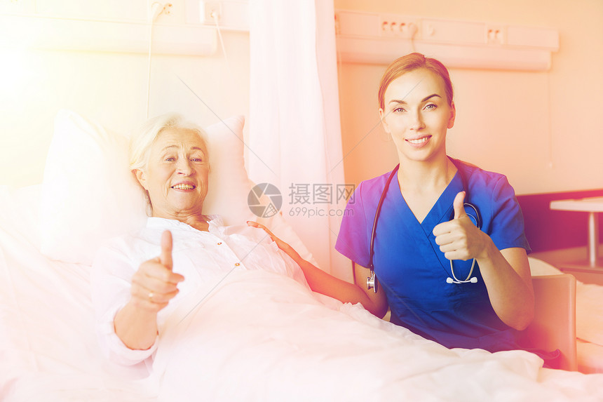 医学,龄,手势,保健人的医生护士拜访老妇女,并医院病房竖大拇指图片