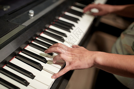 音乐,人,艺术,乐器娱乐活动近距离的手弹钢琴图片
