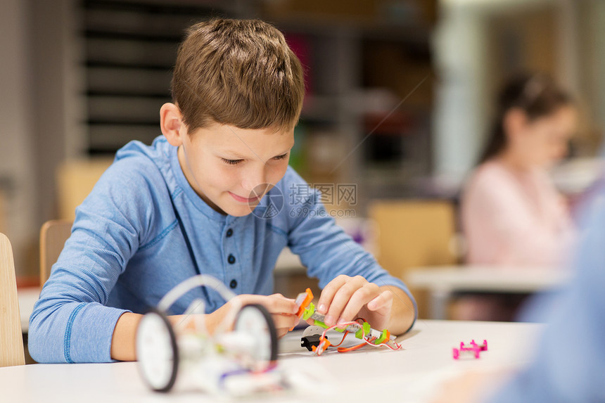 教育,儿童,技术,科学人的男孩建筑机器人机器人学校课程图片