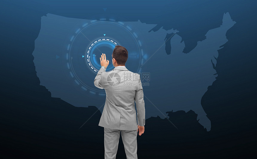 商业,人,通信,导航技术商人用虚拟屏幕与美国美国深蓝色背景图片