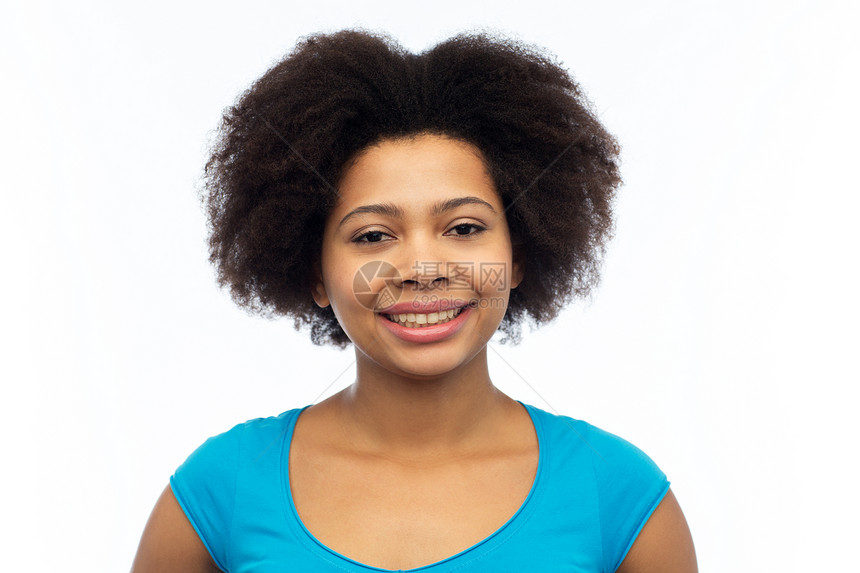 人,种族,种族肖像快乐的非裔美国轻妇女超过白人图片