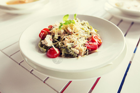 食物,烹饪,意大利厨房饮食意大利与番茄奶酪餐厅的盘子图片