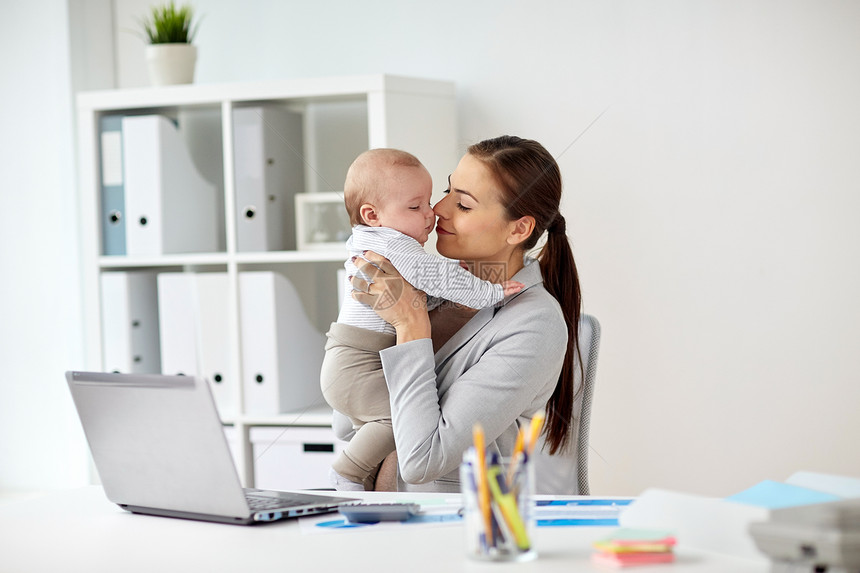 商业,母亲,多任务,家庭人的快乐的微笑女商人与婴儿笔记本电脑办公室工作图片