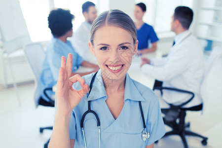 医疗保健,手势,职业,人医学快乐的女医生超过医生医院的会议上好的手势图片