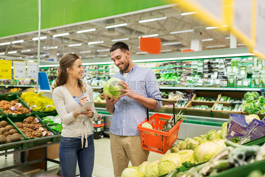 购物,销售,消费主义人的快乐的轻夫妇杂货店超市食物篮笔记本图片