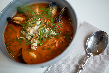 食物,新北欧美食,烹饪烹饪海鲜汤与鱼蓝色贻贝碗背景图片