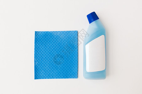 清洁用品,家务,家务家庭白色背景上的洗涤剂蓝色抹布白色的洗涤剂蓝色抹布图片